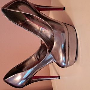 Shoe Dazzle, Metallic Silver, W 7.5 heels
